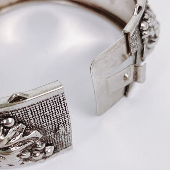 VTG Mid Century Hinged Bangle Grapevine Scroll 1950s Ornate Silver Tone Bracelet - Picture 12 of 13
